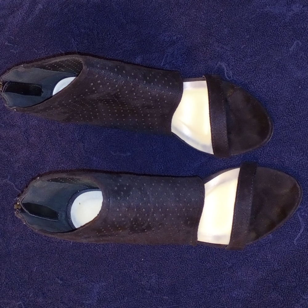 Mark & Maddux wedge open your bootie